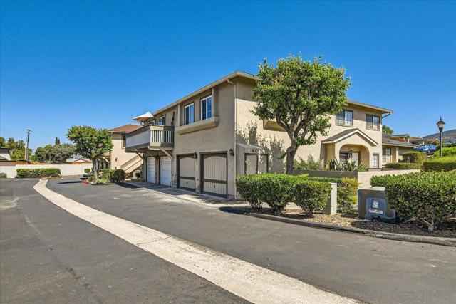 8753 Crossway Ct, Santee CA: https://media.crmls.org/mediaz/cbb38e59-4297-4780-9cf4-42ef6db103cf.jpg