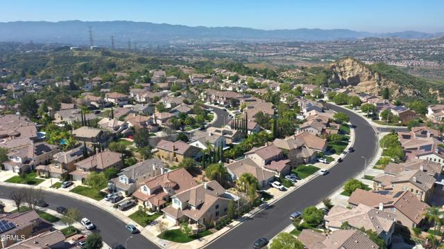 Detail Gallery Image 7 of 37 For 29047 Ironwood Ln, Saugus,  CA 91390 - 3 Beds | 3/1 Baths