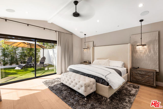 4961 Noeline Avenue, Encino CA: https://media.crmls.org/mediaz/cbb4709a-c2f8-4144-8d9b-d0ba3dd51a40.jpg