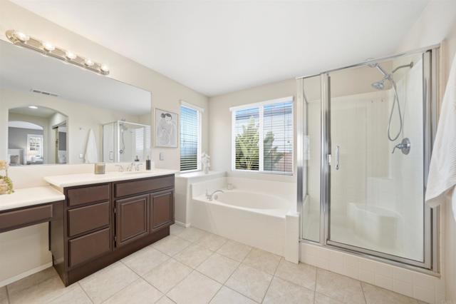 1029 Vista Oak Place, Chula Vista CA: https://media.crmls.org/mediaz/cbb4a9e2-562b-48b7-8906-3eafaa0d5025.jpg