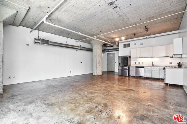 1855 Industrial Street, Los Angeles CA: https://media.crmls.org/mediaz/cbb4c09e-4de7-4fbb-a011-22630efebea4.jpg