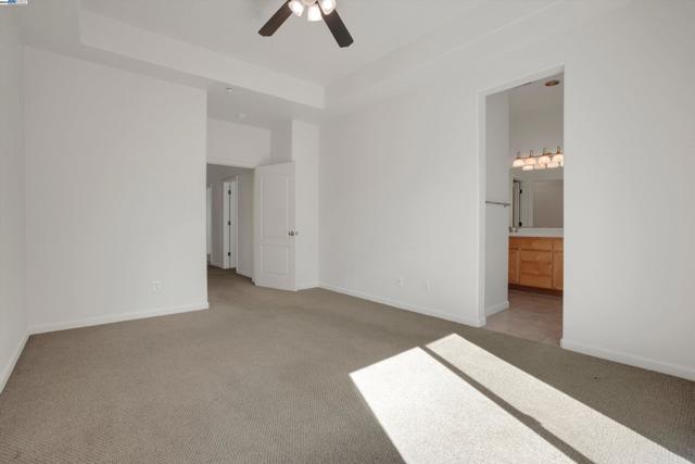 342 Roundhill Dr, Brentwood CA: https://media.crmls.org/mediaz/cbb55082-b854-4cb9-ba25-930d8d1b9b32.jpg