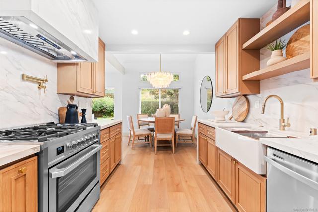 1617 Blossom Field Way, Encinitas CA: https://media.crmls.org/mediaz/cbb570ad-c9cf-4d79-9c42-08b02e77e96f.jpg