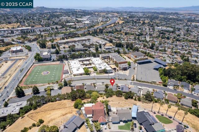 1566 Mann Dr, Pinole CA: https://media.crmls.org/mediaz/cbb61b20-f7c5-4f7e-8c8e-ecd2568a7559.jpg