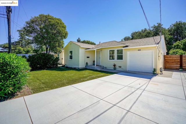 1400 San Carlos AVE, Concord CA: https://media.crmls.org/mediaz/cbb63769-7a91-4828-8d7f-3ea1fb792051.jpg