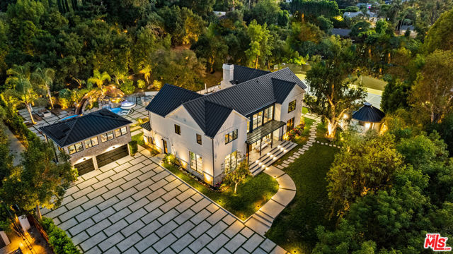 18762 Wells Drive, Tarzana CA: https://media.crmls.org/mediaz/cbb6376a-6134-4538-866d-8abb1bcca48f.jpg