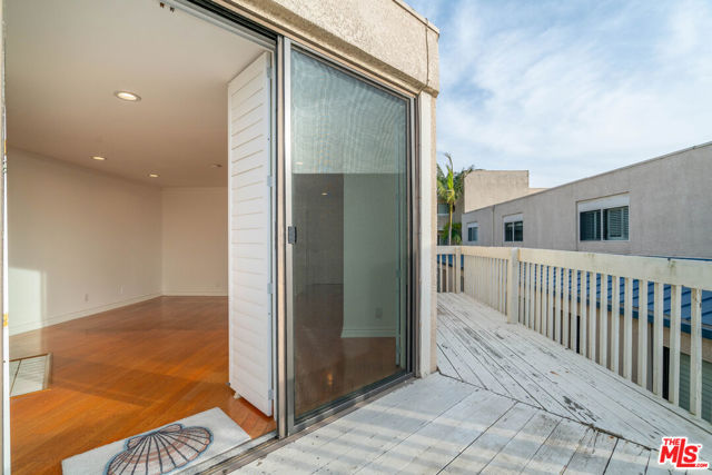 7301 Vista Del Mar, Playa del Rey CA: https://media.crmls.org/mediaz/cbb66935-3354-48c3-b200-c868d157c363.jpg