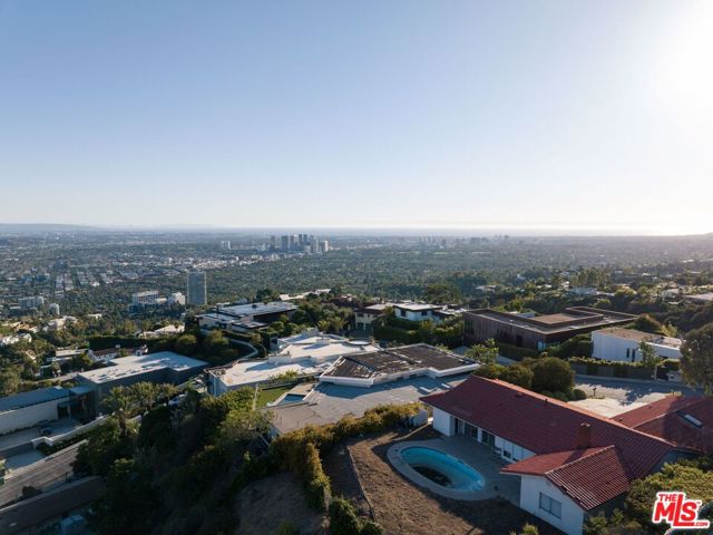 9323 Nightingale Drive, Los Angeles CA: https://media.crmls.org/mediaz/cbb67336-7eb9-4af2-9279-71caf12373db.jpg