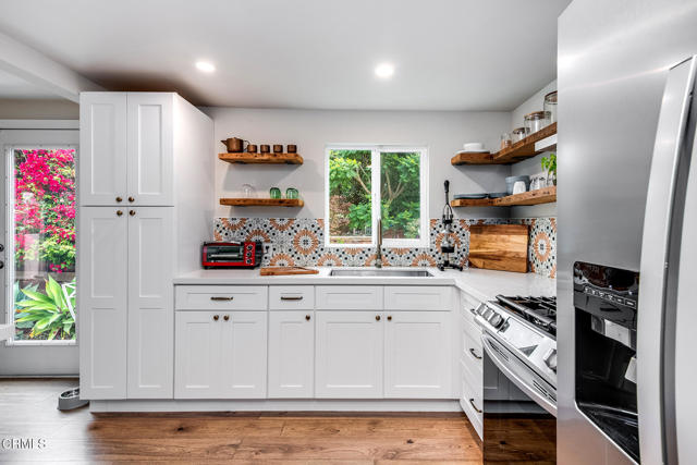 238 W Center Street, Ventura CA: https://media.crmls.org/mediaz/cbb68bfa-ffdb-40a7-9b35-a92d36f7a33c.jpg