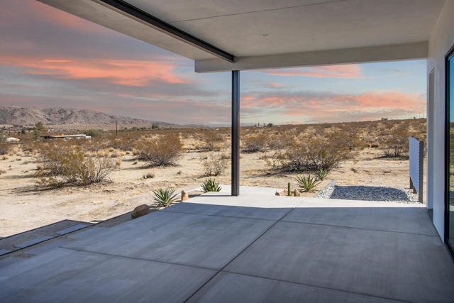 66050 Cottonwood Drive, Joshua Tree CA: https://media.crmls.org/mediaz/cbb693aa-9e4e-44d9-a6ca-57e00b5be6dc.jpg