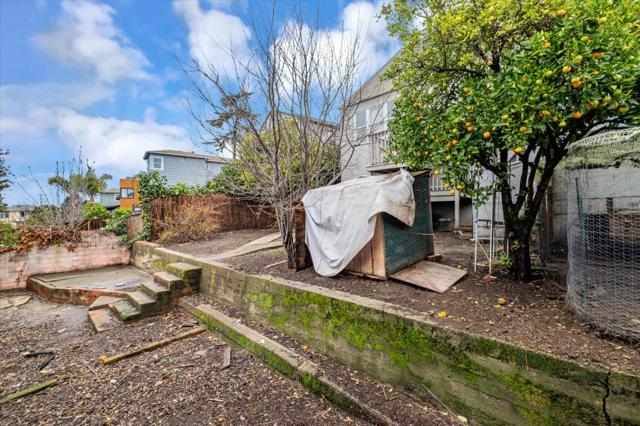 8245 Golf Links Road, Oakland CA: https://media.crmls.org/mediaz/cbb753a5-2135-42a9-8816-52a9724781fa.jpg