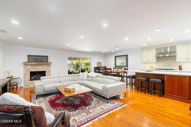 6605 Tamarind Street, Oak Park CA: https://media.crmls.org/mediaz/cbb7fb77-4db7-4ef4-a914-737b5651d2b9.jpg