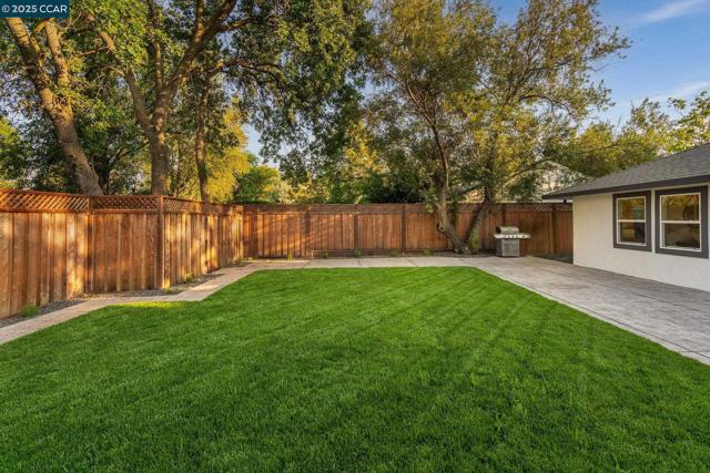 1961 Ardith Dr, Pleasant Hill CA: https://media.crmls.org/mediaz/cbb8d9de-5dfe-40fd-824a-9a47c3deba62.jpg