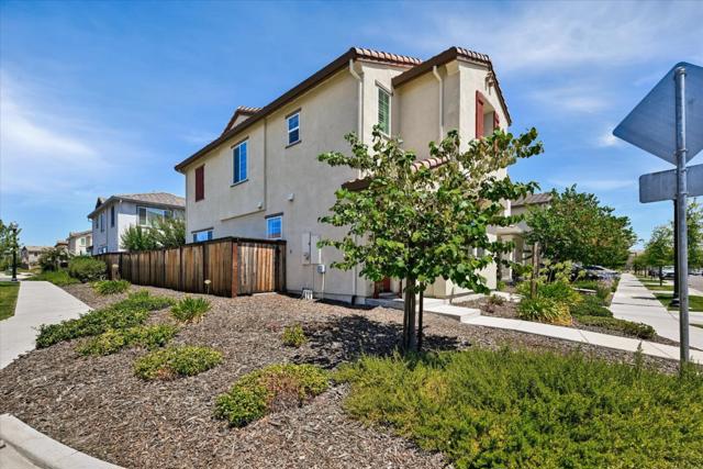 2466 Buzz Aldrin Way, Sacramento CA: https://media.crmls.org/mediaz/cbb8f999-ea20-4a03-8322-7dc5657046be.jpg