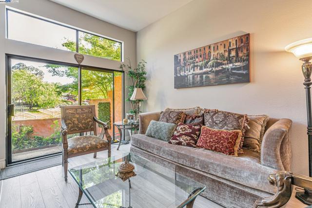 4001 W Lakeshore Drive, San Ramon CA: https://media.crmls.org/mediaz/cbb93357-b9dc-46f1-9fb8-a66edaace214.jpg