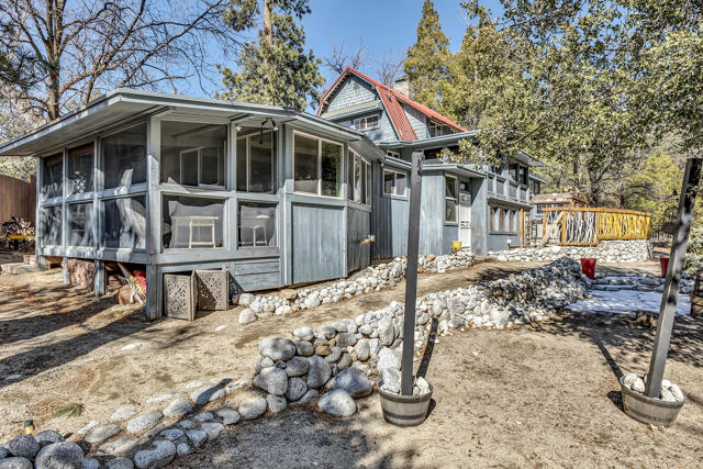 25585 Alderwood St Street, Idyllwild CA: https://media.crmls.org/mediaz/cbb93861-dbcf-4a83-9200-3bddb4df11fe.jpg