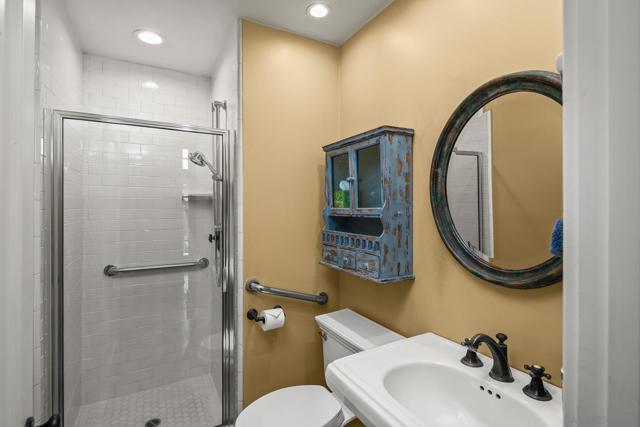 Image 37 of 53 For 2124 Sunset Blvd