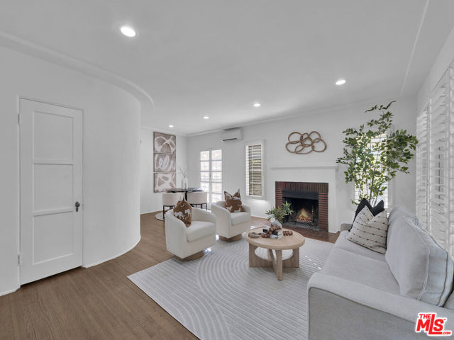 4215 Mentone Avenue, Culver City CA: https://media.crmls.org/mediaz/cbb9588e-e572-464a-883d-2ceeb3da33cd.jpg