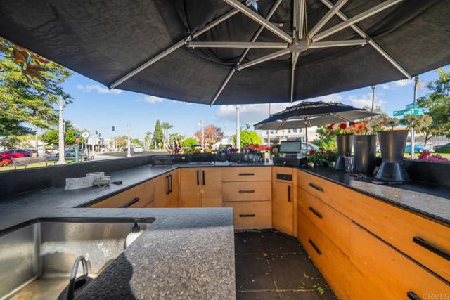 1050 Orange ave, Coronado CA: https://media.crmls.org/mediaz/cbb9780f-68ef-4971-894b-c6302a738d68.jpg