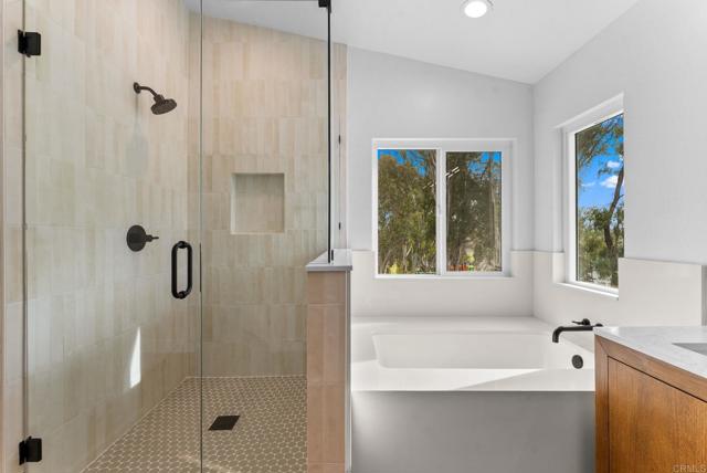 Detail Gallery Image 19 of 40 For 522 Lupine Way, Oceanside,  CA 92057 - 5 Beds | 3 Baths