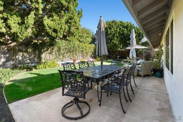 3868 Avenida Feliz, Rancho Santa Fe CA: https://media.crmls.org/mediaz/cbb9bd7b-37af-4a0c-b519-692ae7912638.jpg