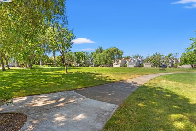 35 Leonard Ct, Alameda CA: https://media.crmls.org/mediaz/cbb9c114-31be-400f-b443-a4963bc390af.jpg