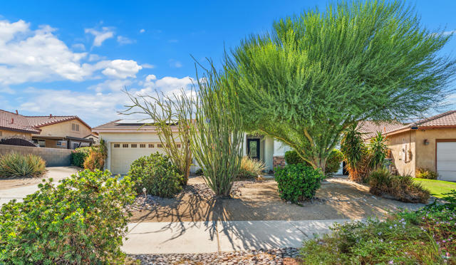 29613 Calle Tampico, Cathedral City CA: https://media.crmls.org/mediaz/cbb9c630-b3b1-40c7-b853-33e7e489fd04.jpg