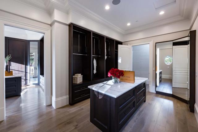 176 Encinal Avenue, Atherton CA: https://media.crmls.org/mediaz/cbbb221c-43b1-4449-8779-a10823070442.jpg