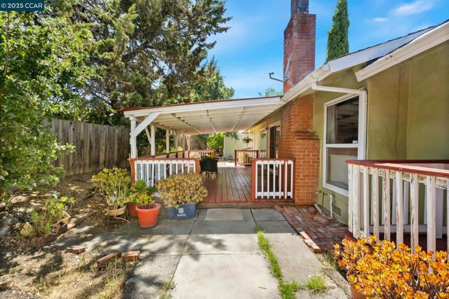 1216 Sherlock Way, Concord CA: https://media.crmls.org/mediaz/cbbb57c3-ae3d-4a2a-8312-0f0dae48d353.jpg