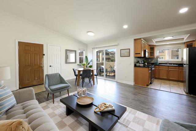 5033 Los Morros Way, Oceanside CA: https://media.crmls.org/mediaz/cbbb774f-ee35-4796-bfcf-2c4733ec3d10.jpg