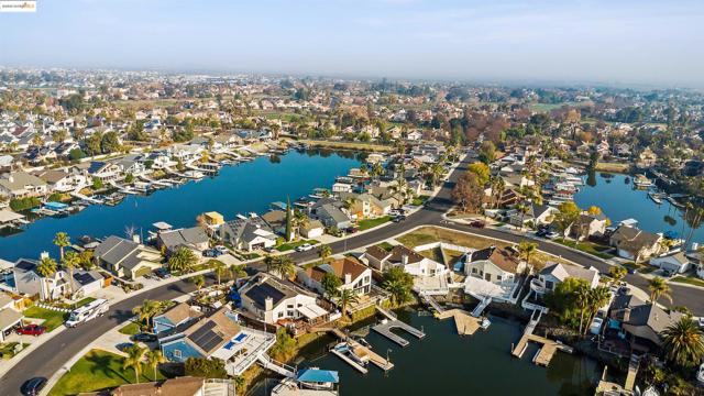 4730 Spinnaker Way, Discovery Bay CA: https://media.crmls.org/mediaz/cbbbaec7-07e3-4b39-8754-e37ea8e130ec.jpg