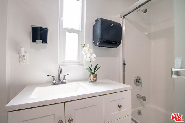 930 Fraser Avenue, Los Angeles CA: https://media.crmls.org/mediaz/cbbbb305-eb89-4e11-9473-38a898071649.jpg