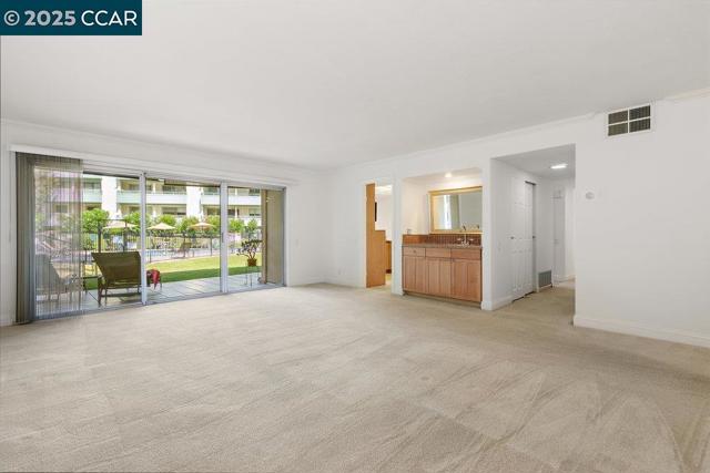 1617 Ptarmigan Dr, Walnut Creek CA: https://media.crmls.org/mediaz/cbbc1096-4a9b-4c1d-b889-4909cb1ddc2a.jpg
