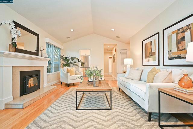 911 Sousa Drive, Walnut Creek CA: https://media.crmls.org/mediaz/cbbc233a-8cdd-406d-b664-ba4bda948bd0.jpg