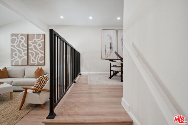 17109 Palisades Circle, Pacific Palisades CA: https://media.crmls.org/mediaz/cbbc2cab-1ed4-4e1a-b36e-e7225dae56cd.jpg