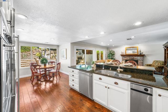 639 Canyon Crest Rd East, San Ramon CA: https://media.crmls.org/mediaz/cbbc7f7d-b108-4696-a4e0-1d18fb70c978.jpg