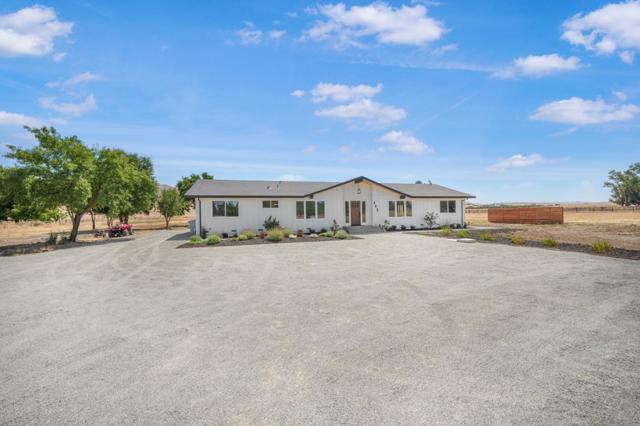 461 Morada Lane, Hollister CA: https://media.crmls.org/mediaz/cbbd6cdb-5e4d-4c78-9772-5933b9cac3b3.jpg