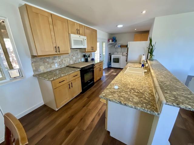 38281 Western Hills Drive, Anza CA: https://media.crmls.org/mediaz/cbbda37a-0367-40d7-82fd-dd9762494fa5.jpg