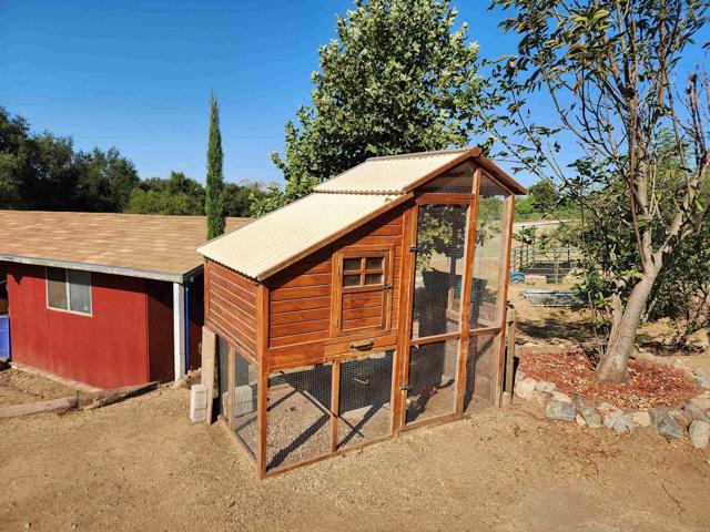 Detail Gallery Image 14 of 54 For 27252 Shiloh Ln, Valley Center,  CA 92082 - 4 Beds | 3 Baths