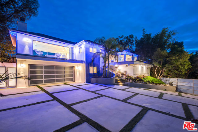3490 Wonder View Place, Los Angeles CA: https://media.crmls.org/mediaz/cbbecaec-47c4-472b-83c2-52c5200eb58c.jpg
