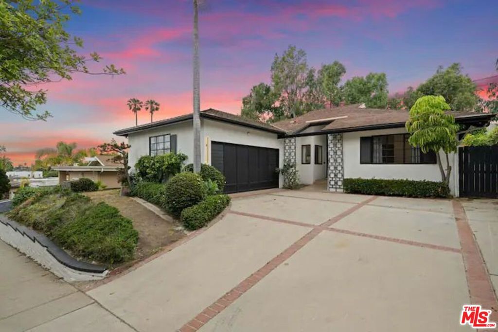 2617 S Beverly Drive