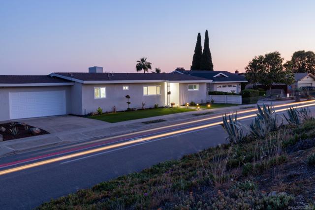 6673 Del Cerro Blvd, San Diego CA: https://media.crmls.org/mediaz/cbbf718e-9883-4ef6-8bae-fa37622080aa.jpg