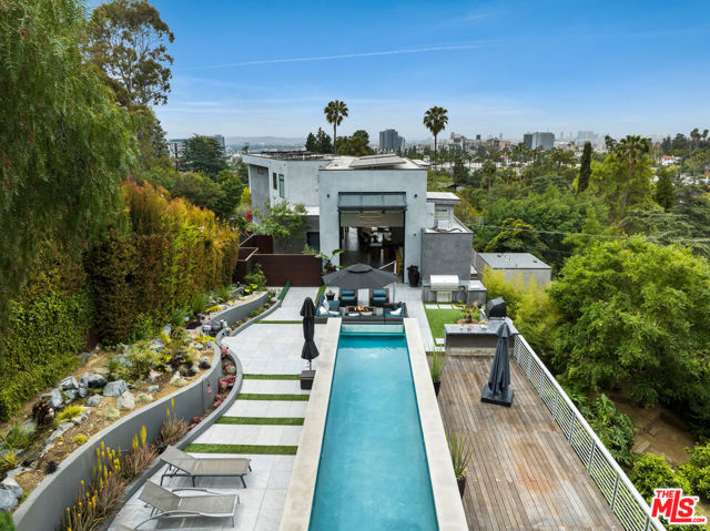 5751 Valley Oak Drive, Los Angeles CA: https://media.crmls.org/mediaz/cbc01df3-d1a1-48cf-9759-6d238884e634.jpg