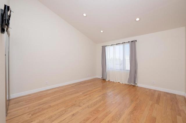 740 El Camino Real, Burlingame CA: https://media.crmls.org/mediaz/cbc04540-bb8e-4098-b329-6024df025087.jpg