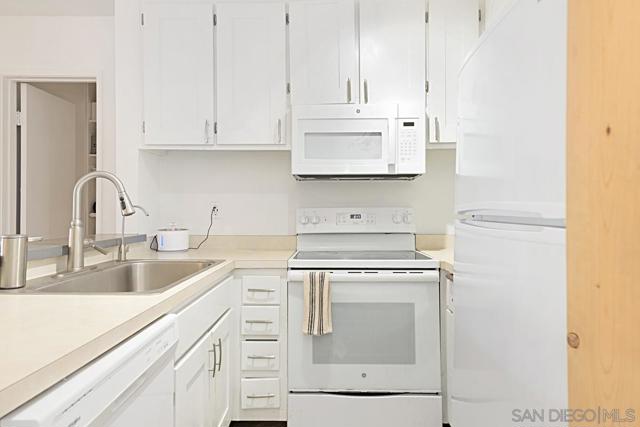 4060 Huerfano Ave, San Diego CA: https://media.crmls.org/mediaz/cbc0456f-d7c7-4afb-b6ae-bad8a5a8a8be.jpg
