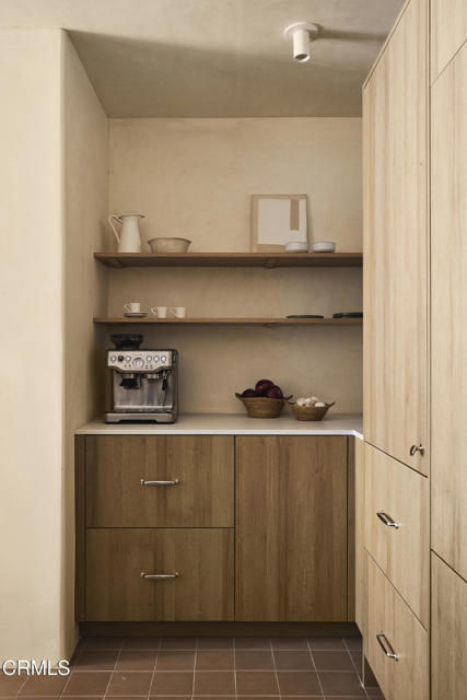 Detail Gallery Image 12 of 30 For 4781 Round Top Dr, Los Angeles,  CA 90065 - 3 Beds | 2 Baths