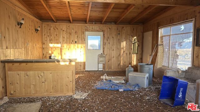 5170 Dusty Mile Road, Landers CA: https://media.crmls.org/mediaz/cbc0a00a-2d99-4ae3-9d53-22fcf0fd7baa.jpg