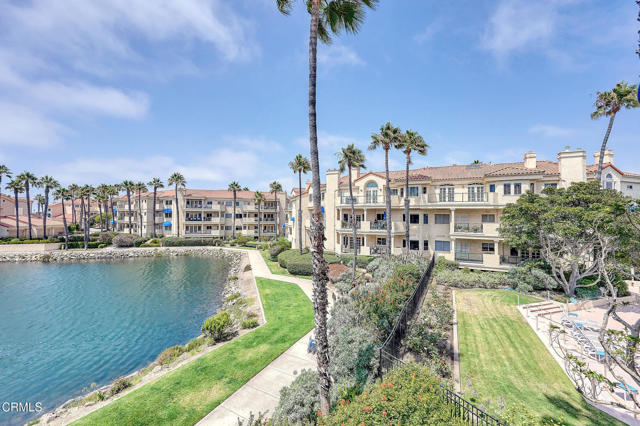 4229 Harbour Island Lane, Oxnard CA: https://media.crmls.org/mediaz/cbc0d6b1-98fb-46a9-be2b-2ad58bc2be87.jpg