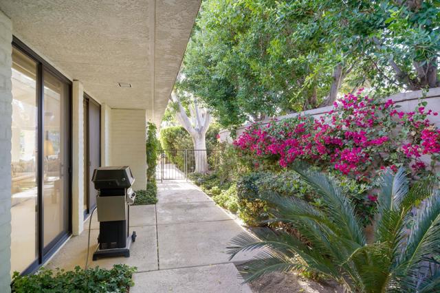 23 Park Lane, Rancho Mirage CA: https://media.crmls.org/mediaz/cbc190e1-fc2e-4ea1-80e2-91b41d57887a.jpg