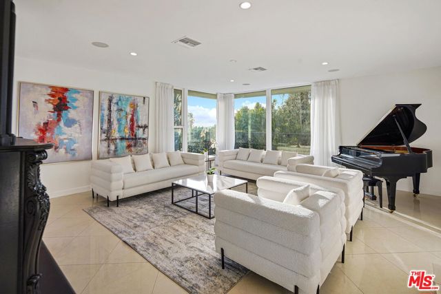 9620 Highridge Drive, Beverly Hills CA: https://media.crmls.org/mediaz/cbc228dd-116c-4e3e-82c4-9198fc1bf71f.jpg